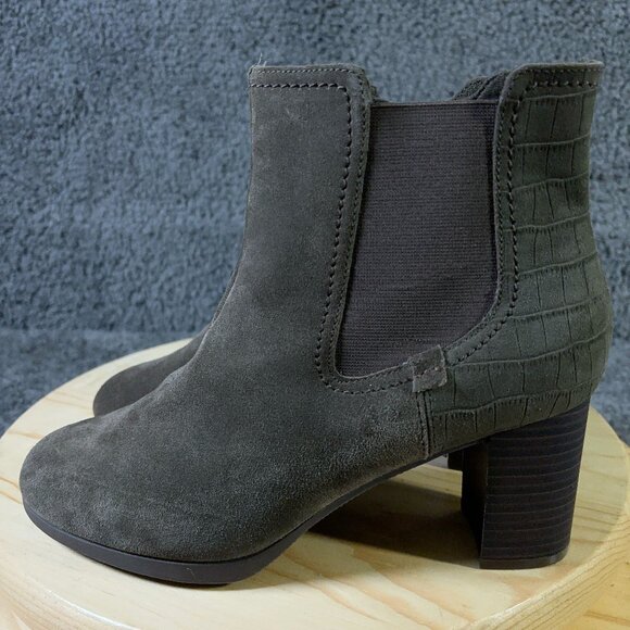 Clarks Ankle Boot Bayla Rose Womens Size 9 Suede Chelsea Size Zip Block Heel - Picture 1 of 9